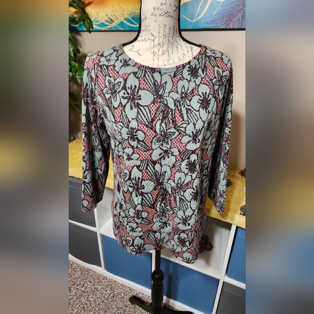 Cut Loose Medium Jacquard Textured Floral Print 3/4 Sleeve Boatneck Tee - Picture 2 of 9